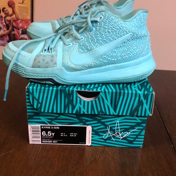 Kyrie 3s 6.5 (GS) - Picture 2 of 4